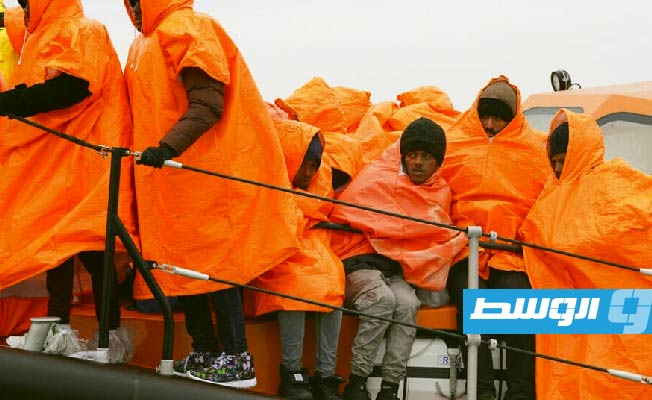 عملية إنقاذ لقارب يقل لاجئين تعرض لحادثة في قناة المانش