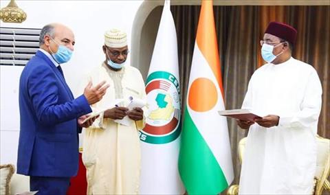 رئيس النيجر يستقبل مع أمين قوات القيادة العامة, 8 أغسطس 2020. (الرئاسة في النيجر)