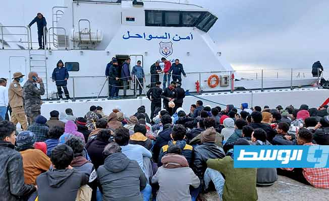 حرس السواحل الليبي ينقذ 278 مهاجرًا غير شرعي