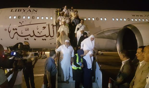 أول فوج من الحجاج الليبيين يصل إلى مطار معتيقية. (مطار معتيقية عبر فيسبوك)