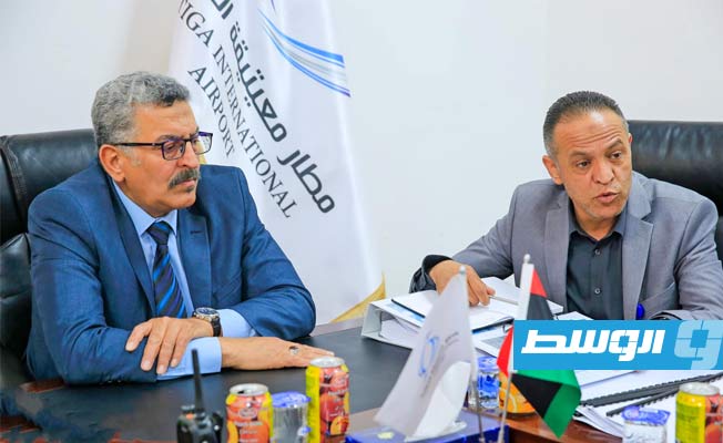 اجتماع وفد الطيران المدني الإيطالي مع مسؤولي الطيران الليبيين بمطار معيتيقة، (مصلحة المطارات)