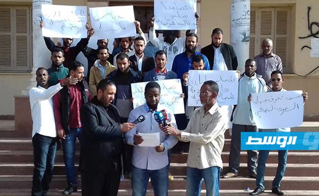 محتجون يطالبون بإسقاط «بلدي سبها»