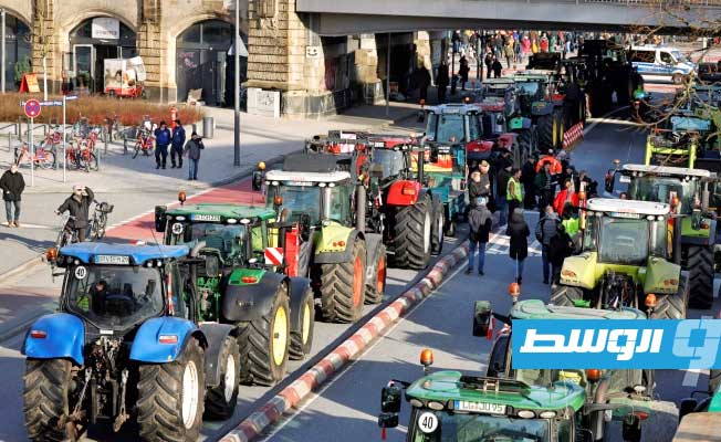 ألمانيا.. مزارعون يغلقون الطرقات ويمنعون الوصول إلى عدّة موانئ