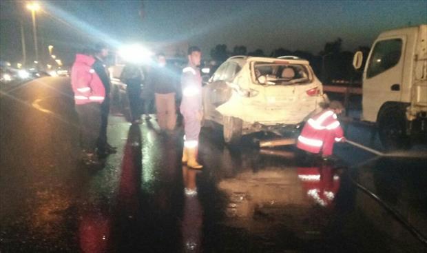 إصابة سيدة وابنتها في حادث مروري بالطريق السريع في طرابلس
