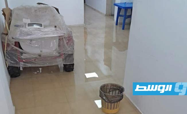 مياه الأمطار تغمر مبنى بلدية حي الأندلس في طرابلس، الأحد 27 نوفمبر 2022. (بلدية حي الأندلس)