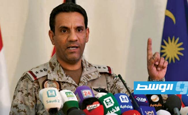 التحالف العسكري يدمر زورقا ملغوما قبالة الصليف باليمن