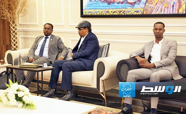 وفد صومالي يصل طرابلس للمشاركة في اجتماع تحضيري لتجمع «الساحل والصحراء»، 20 أبريل 2024. (وزارة الشباب)