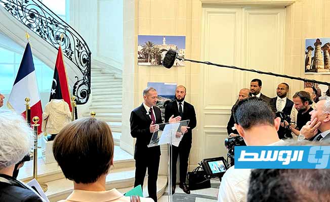 حفل تسليم القطعة الأثرية بمقر السفارة الليبية في باريس، الخميس 12 أكتوبر 2023. (السفارة الليبية في باريس)