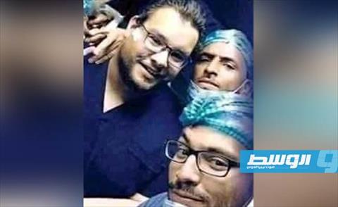 شاهد.. أول صورة لأطباء طرابلس بعد إطلاق سراحهم