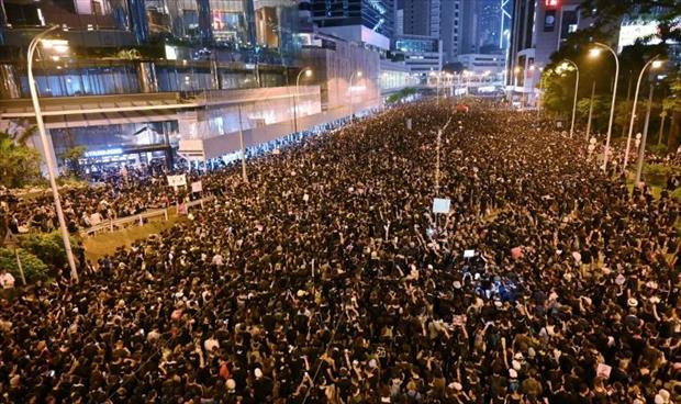 رئيسة هونغ كونغ تعتذر والتظاهرات مستمرة