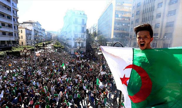 طلاب جزائريون يعرقلون اجتماعًا لهيئة الحوار الوطني