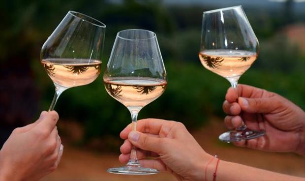 دراسة حديثة عن شرب كأس نبيذ يوميا .. هل مضر أم مفيد للصحة