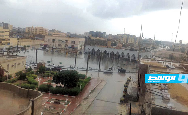 أمطار غزيرة في طبرق تتسبب في إغلاق أغلب الشوارع الرئيسية بالمدينة