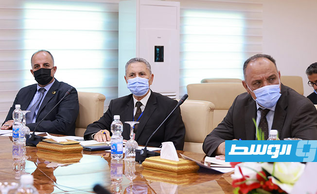 اجتماع صنع الله والمسؤولين الليبيين مع وفد شركة تاتنفت الروسية في طرابلس، الثلاثاء 15 يونيو 2021. (مؤسسة النفط)