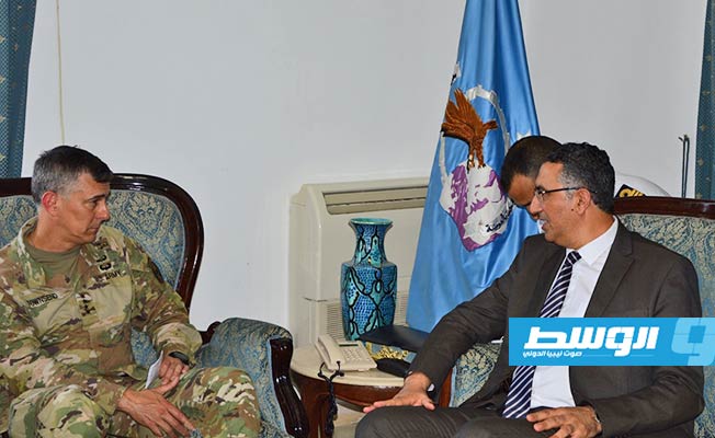 بعد لقائه السراج.. قائد «أفريكوم» يلتقي وزير الدفاع التونسي