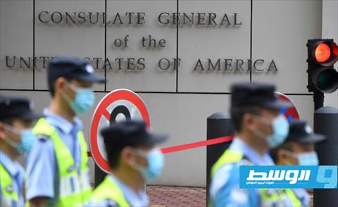 السلطات الصينية تدخل القنصلية الأميركية في شينغدو وتنزل العلم