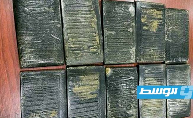 ضبط وافد يخزن كميات من المخدرات والمواد المسكرة في بنغازي
