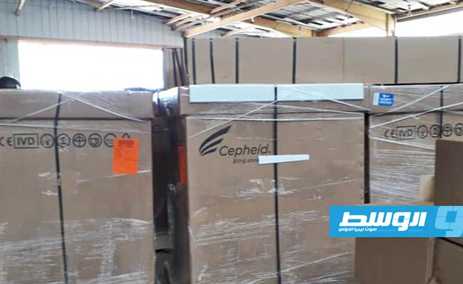 شحنة معدات وقاية من فيروس «كورونا» تصل إلى مطار مصراتة، 27 مايو 2020. (وزارة الصحة بحكومة الوفاق)