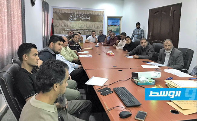 بلدية طبرق تكلف شركات وطنية بتنفيذ عدد من مشروعات البنية التحتية