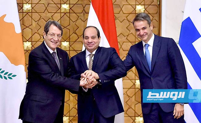 القمة المصرية اليونانية القبرصية تندد بنقل الأسلحة والمقاتلين إلى ليبيا