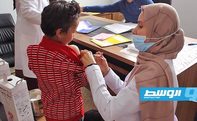 حملة تطعيم لطلبة الصف الأول الابتدائي في أجدابيا