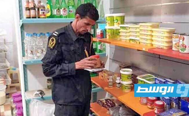 جولة الحرس البلدي على المحال التجارية في هراوة. (الإنترنت)