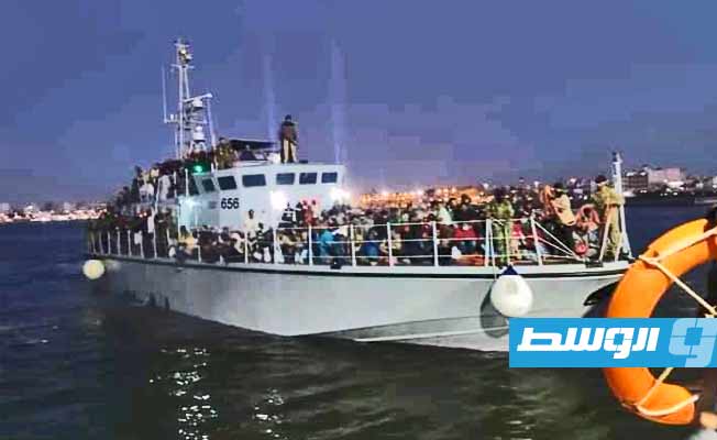 «آكي»: اعتقال متهم أثناء عبوره البحر بين مجموعة مهاجرين من ليبيا إلى صقلية