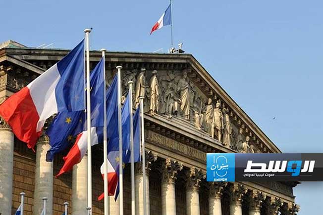فرنسا توصي رعاياها بمغادرة إيران «موقتا»
