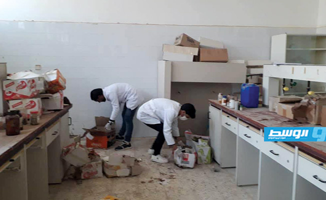 إتلاف مواد كيميائية منتهية الصلاحية بمعامل مدرسة ثانوية في طبرق