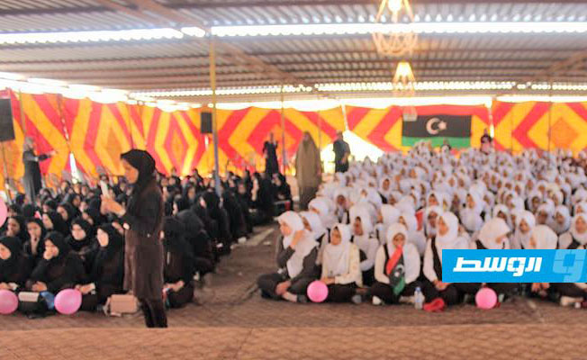 عروض مسرحية وفقرات غنائية وشعرية بحفل مدرسة الشعلة الثانوية بنات بطبرق. (الإنترنت)