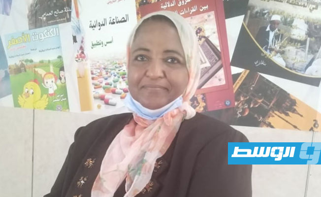 الدكتورة ماجدة عزو رئيسة اللجنة التحضيرية للمعرض (بوابة الوسط)