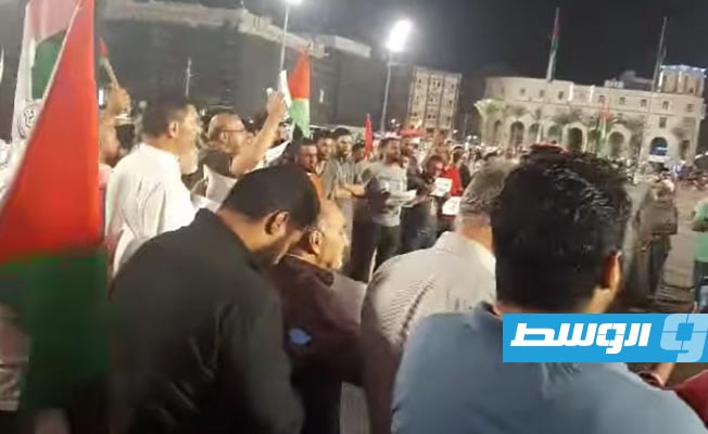 جانب من التظاهرة المنددة بجرائم الاحتلال الإسرائيلي بميدان الشهداء في طرابلس، الثلاثاء 17 أكتوبر 2023 (لقطة مثبتة من الفيديو)