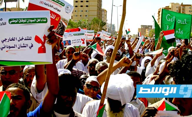 السودان.. آلاف «الإسلاميين» يتظاهرون في الخرطوم ضد وساطة الأمم المتحدة