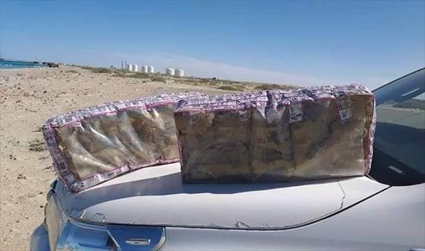 كمية مخدر الحشيش التي عثر عليها قرب ميناء الزويتينة. (جهاز حرس المنشآت النفطية/فرع الهلال النفطي)