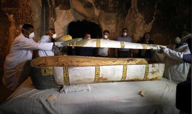 مصر تكشف تابوتًا أثريًّا لم يفتح من قبل