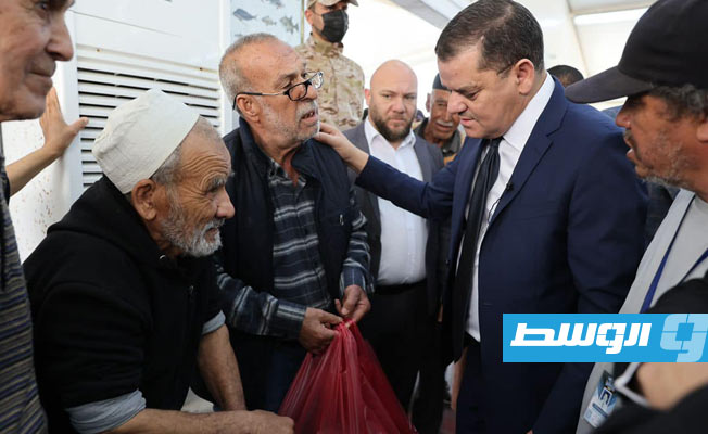 زيارة الدبيبة لسوق السمك بباب البحر في طرابلس، الإثنين 25 أبريل 2022. (حكومة الوحدة الوطنية)
