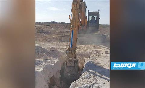 أعمال الحفر في خط مياه الشرب بمنطقتي بوفاخرة وبوقطيفة (بلدية بنغازي)
