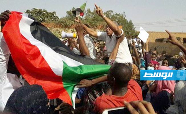 قوات الأمن السودانية تحاول فض اعتصام أمام وزارة الدفاع
