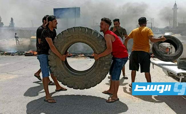 قطع طرق في العاصمة طرابلس. (فيسبوك)