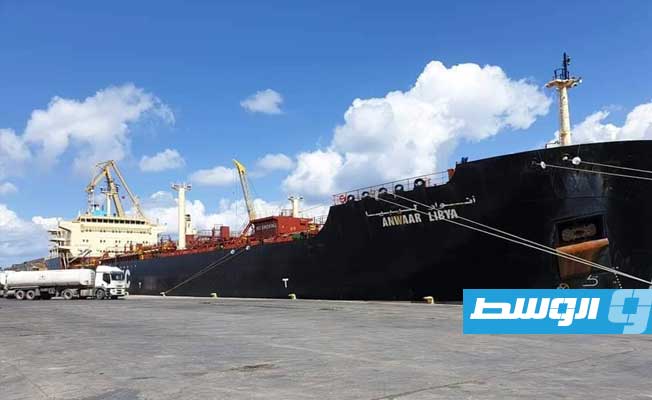 وصول 25 ألف طن بنزين إلى ميناء طرابلس