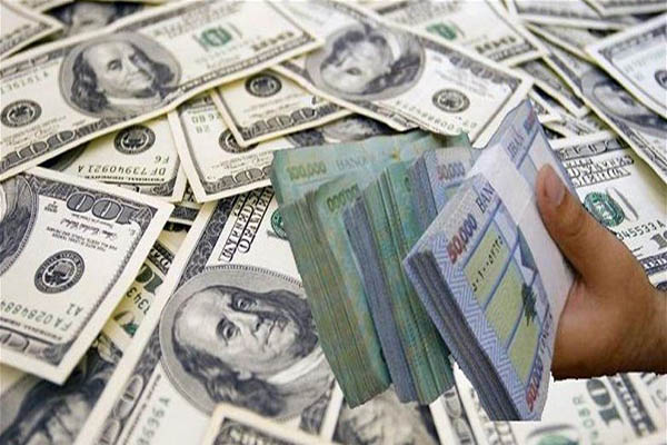 «فيتش»: فوائد تنتظر العملة اللبنانية مع فك ربطها بالدولار «رغم الألم»