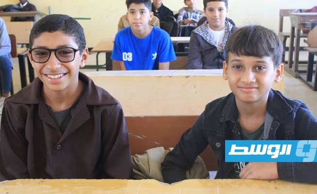طلاب في أحد مدارس مدينة بنغازي في أول أيام العام الدراسي الجديد، 16 أكتوبر 2022. (وال)