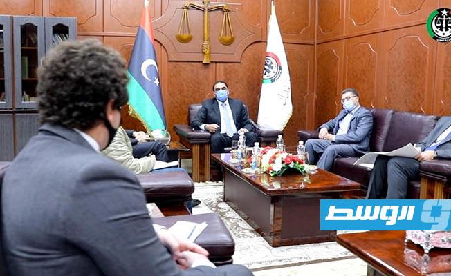إنهاء الانقسام السياسي وتوحيد المؤسسات الليبية موضوع مناقشات بين «عدل الوفاق» والسفير الإيطالي