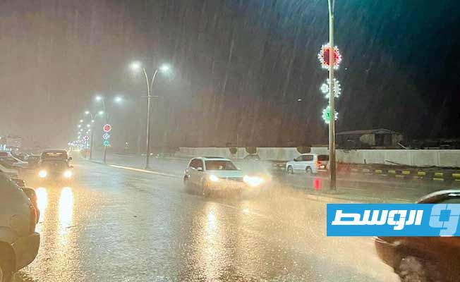أمطار غزيرة وانخفاض بدرجات الحرارة في طرابلس (صور)