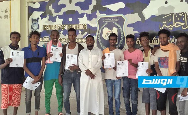 تسليم وثائق سفر موقتة لمهاجرين صوماليين تمهيدا لعودتهم الطوعية إلى بلادهم