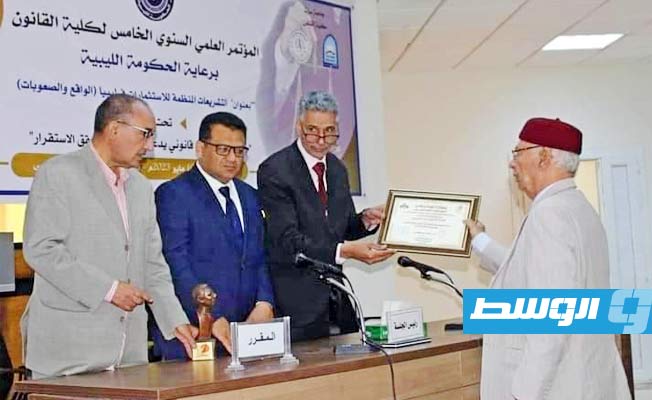 أحمد النويري يتسلم جائزة فؤاد حداد للشعر الشعبي