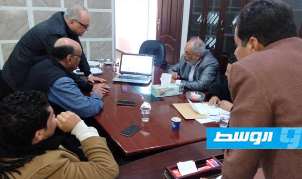بلدية طبرق تبحث عن حلول لأزمة البناء العشوائي في المدينة