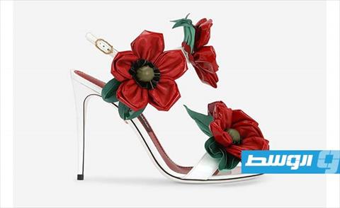 الورود تتربع على عرش موضة الأحذية لربيع 2023