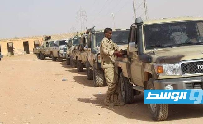 دوريات القوة المشتركة خلال ملاحقة عناصر «داعش» بمنطقة جبل عصيدة جنوب شرق القطرون. (مديرية أمن القطرون)