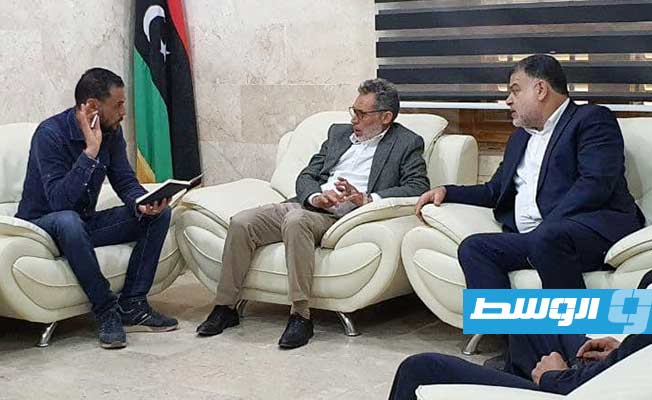 جانب من زيارة وزير الداخلية بحكومة الوحدة الوطنية خالد مازن إلى مديرية أمن الزاوية (صفحة المديرية على فيسبوك)